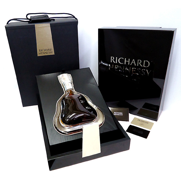 ヘネシーリシャール バカラボトル 700ml 化粧箱付の買取について 酒  